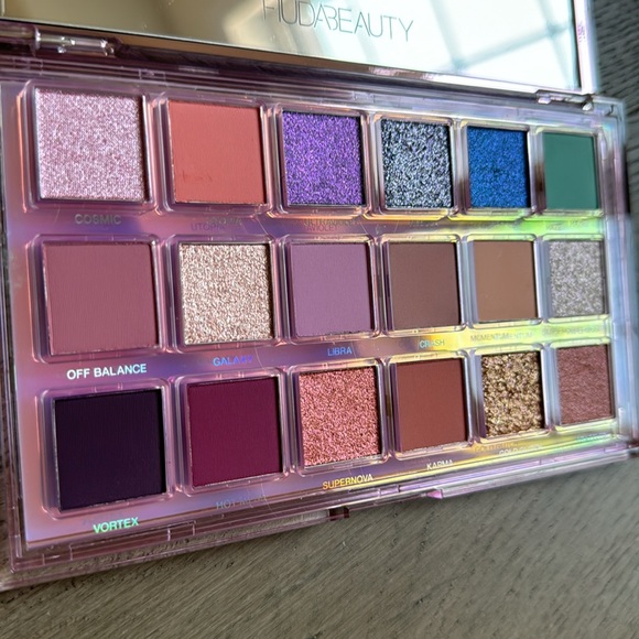 🆕 HUDA MERCURY RETROGRADE PALETTE - Picture 3 of 3